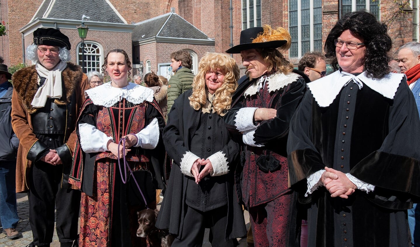 Historische figuren in het Huijgenskwartier te Voorburg (foto: Michel Groen).