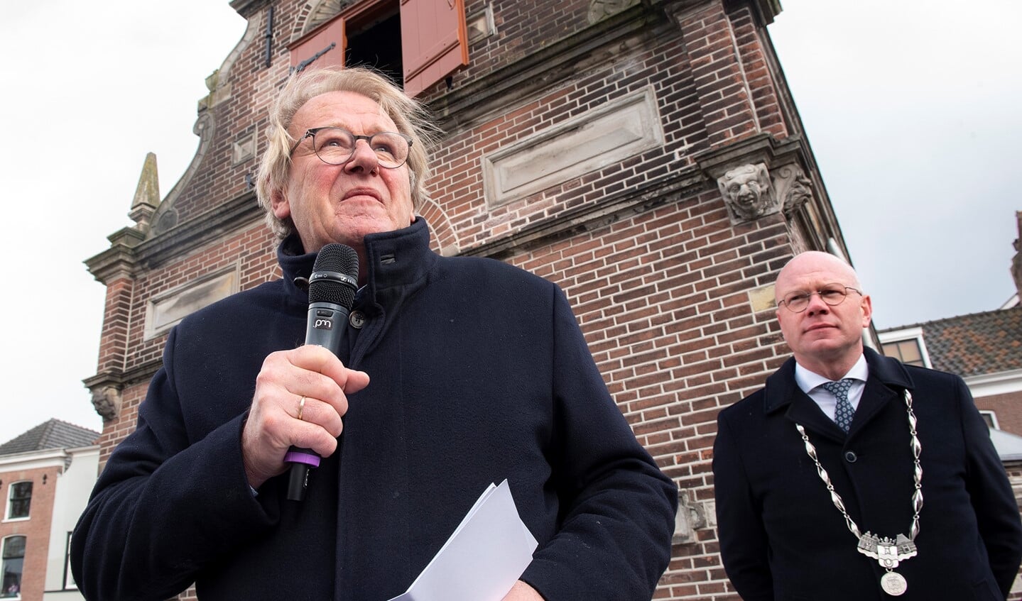 Commissaris van de Koning Jaap Smit opende het gerenoveerde sluiscomplex te Leidschendam (foto: Michel Groen).