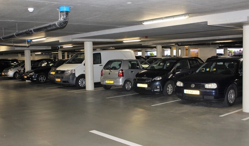 De parkeergarage Damcentrum wordt voorzien van een blauwe zone (archeiffoto).