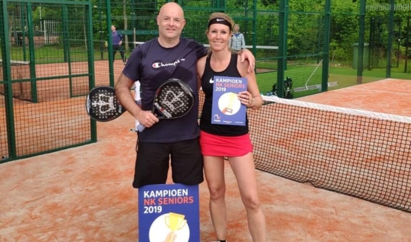 Iris en Ivo werden met applaus onthaald bij terugkeer op het ALTV-tennispark in Zoetermeer. Foto: pr