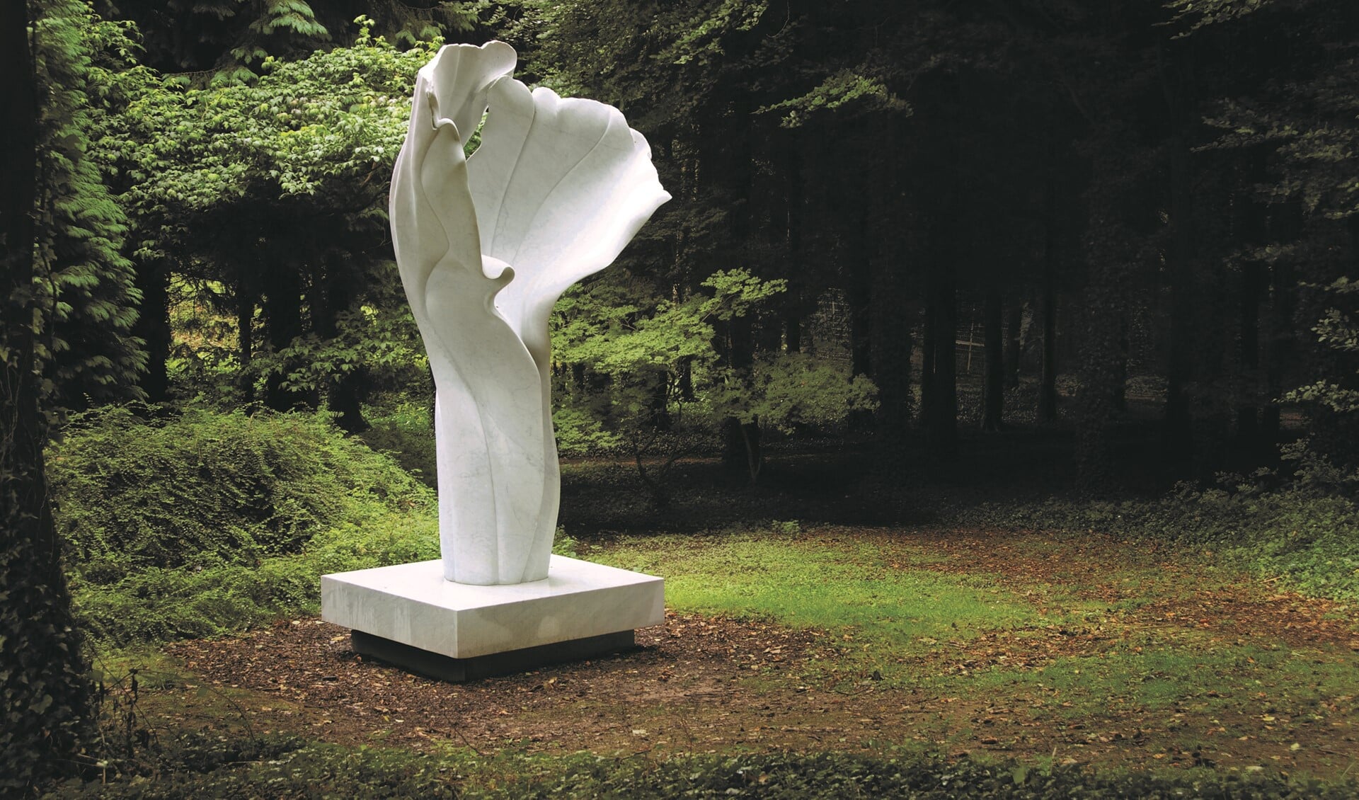 Helaine Blumenfeld, Spirit of Life, 2007. Marmer, 423 x 170 cm (foto: pr).