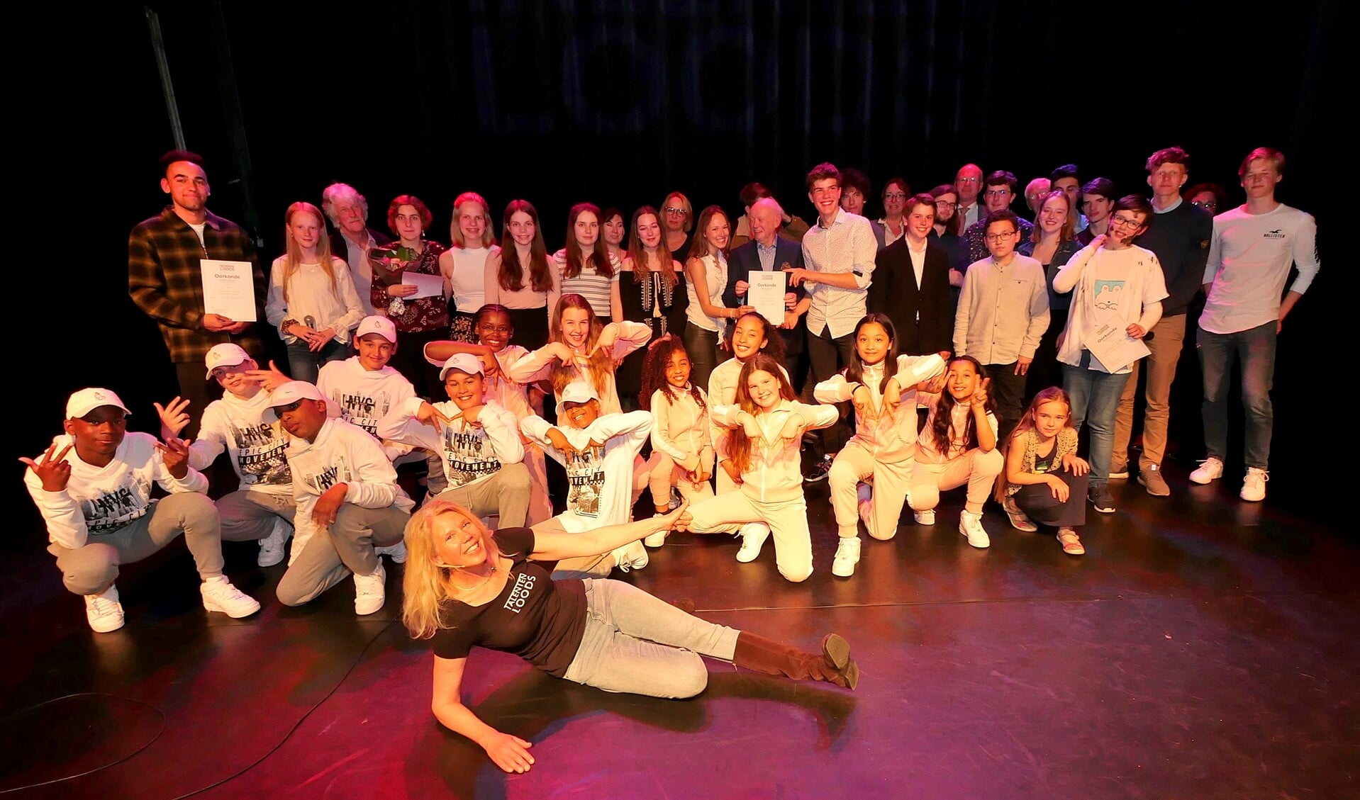 De deelnemers aan de Slotavond van het Open Podium van Talentenloods (foto: Ot Douwes).
