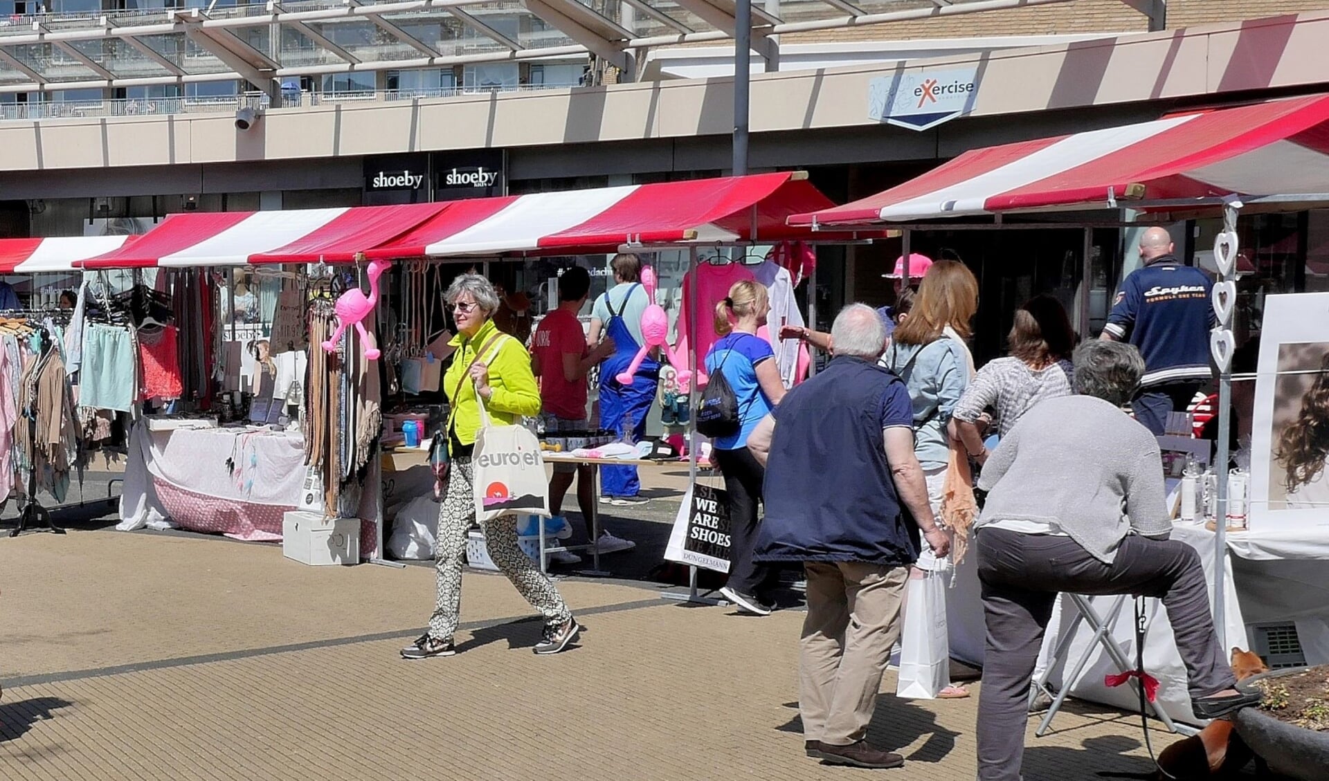 De Voorjaarsmarkt op De Julianbaan (archieffoto DJ).