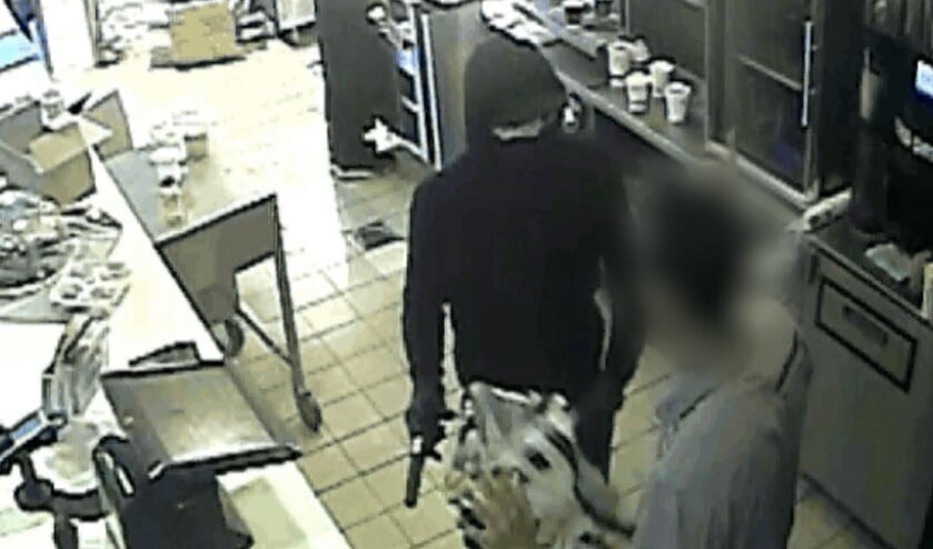 Camerabeelden overval op McDonald's.