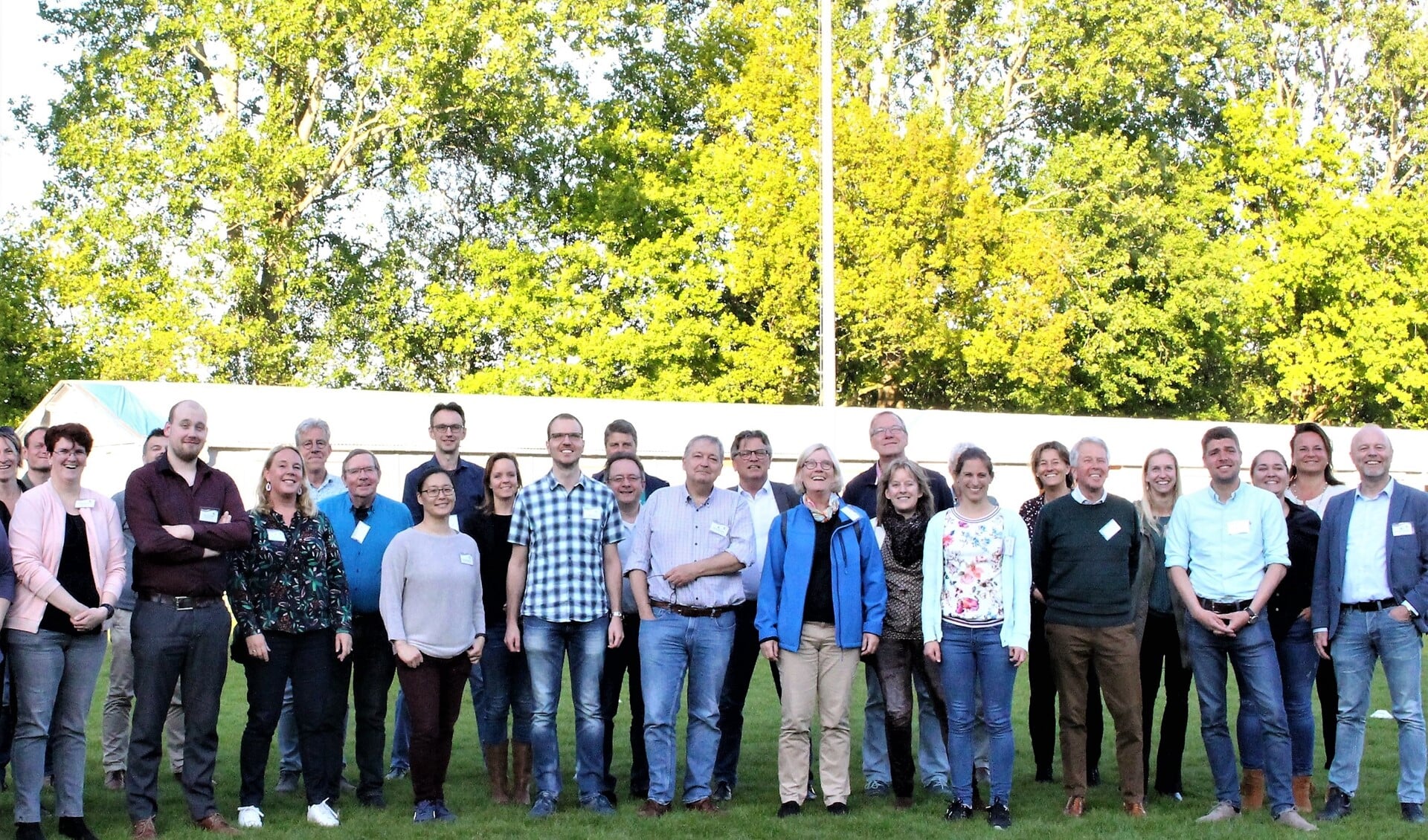 De deelnemers aan het Sportnetwerkcafé op Sportpark De Star bij de Voorburgse Rugbyclub (foto: pr SenW). 