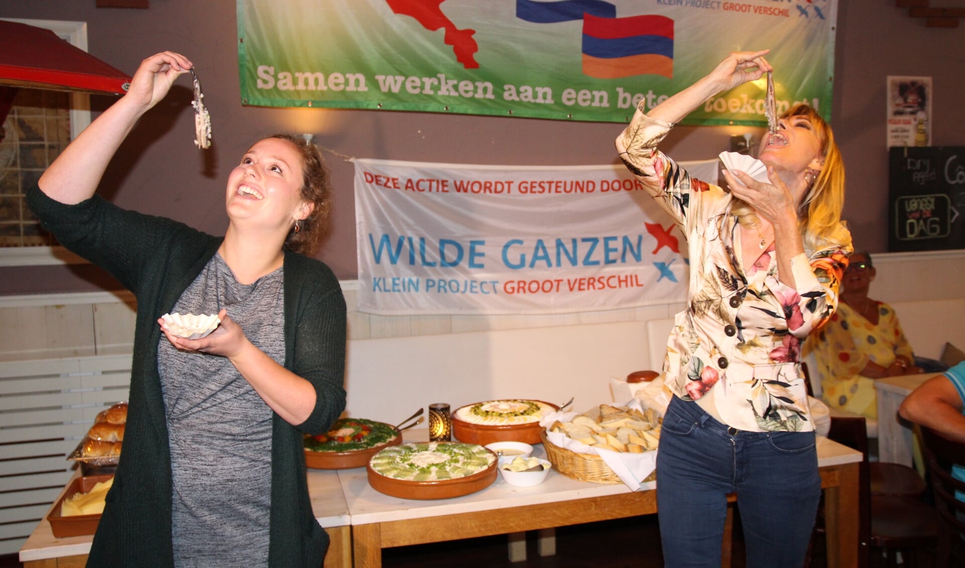 Vorig jaar werd de eerste hap genomen door ‘Wilde Ganzen’, nu verricht de ambassadeur de opening. 