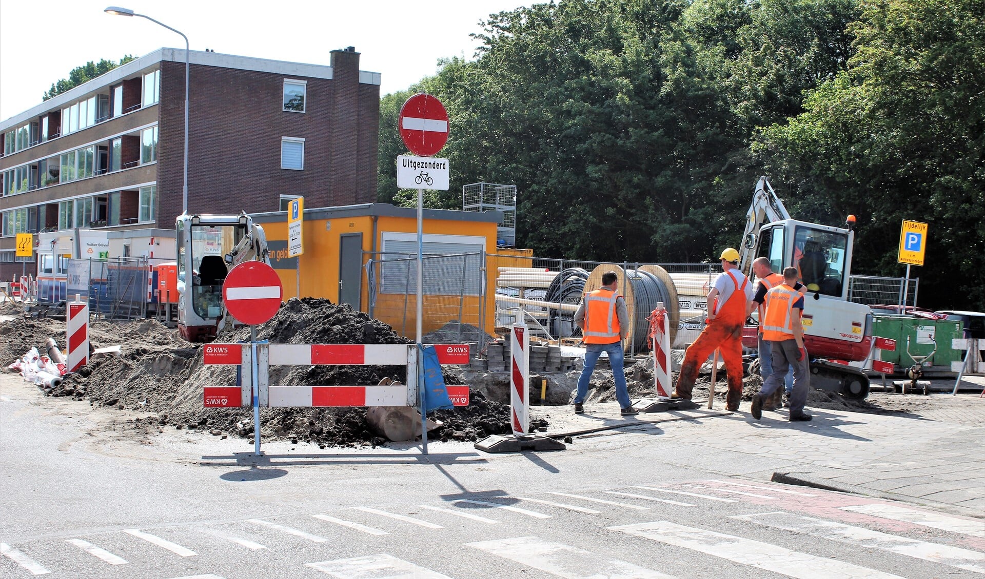 Werkzaamheden op de Nieuwstraat/Venestraat zorgen geregeld voor een verkeerschaos in Leidschendam-Zuid en het Damcentrum (foto: DJ).