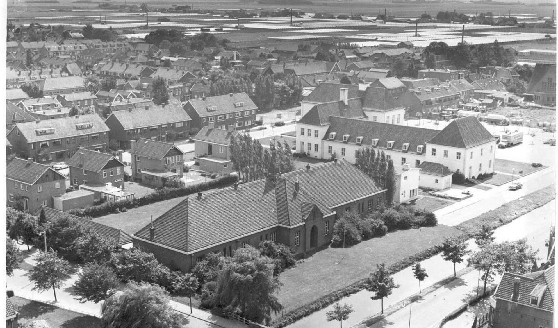 Mariaschool vanaf kerktoren ca. 1963