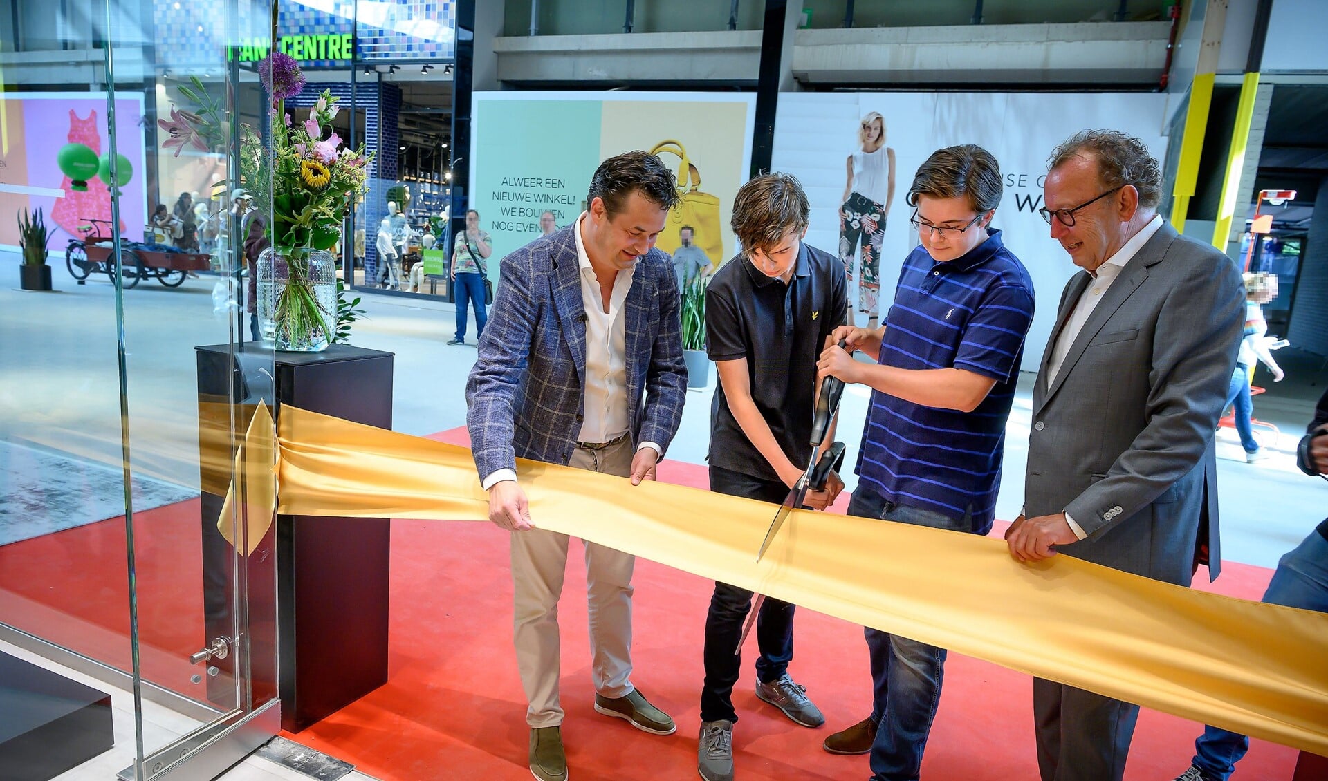 De opening van de flagshipstore van schoenketen Nolten in Leidsenhage, straks Westfield Mall of the Netherlands (foto: Hein Athmer).