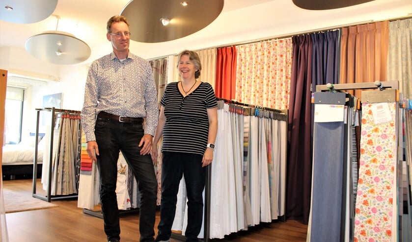 Taco en Ellen Bergshoeff in hun winkel aan de Koningin Julianalaan in Voorburg (foto/tekst: Dick Janssen).