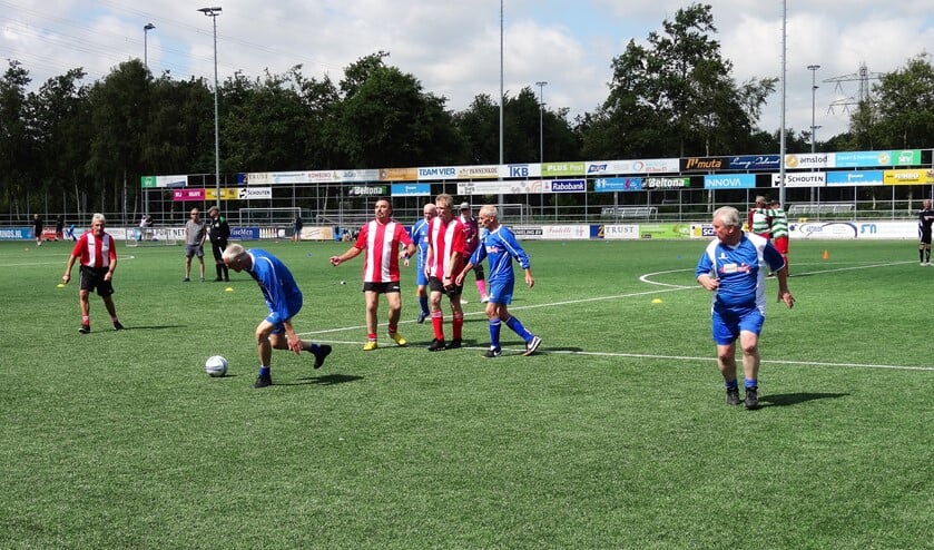 Tijdens het walking football-toernooi ging het niet om de prijzen, maar om spelplezier en gezelligheid (foto: pr SEV).