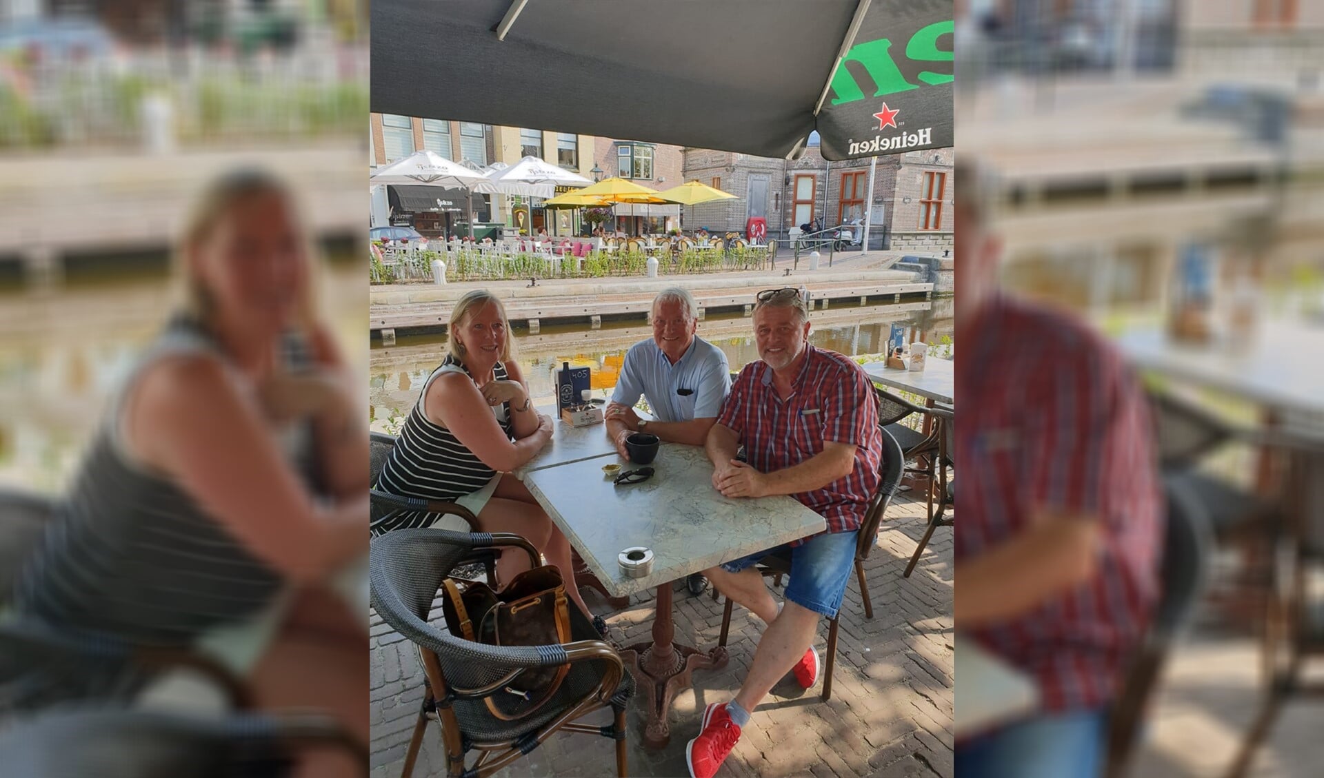Wethouder Astrid van Eekelen, VVD-raadslid Arnold Brans en Ron klein van restaurant Aan de Sluis.
