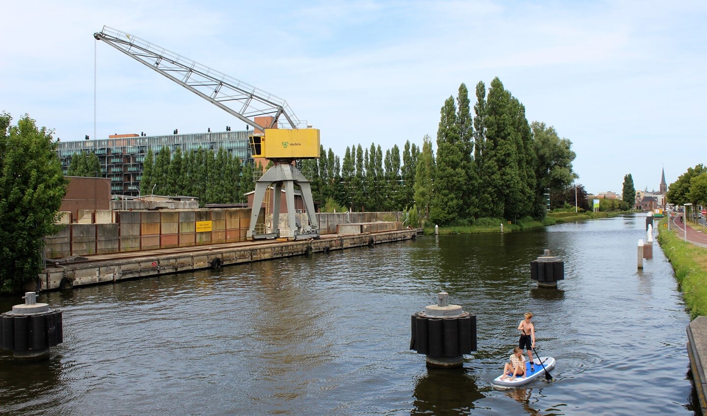 Begin 2018 zijn de silo's en het stalen gedeelte van de Mebin betoncentrale al ontmanteld (foto: DJ).
