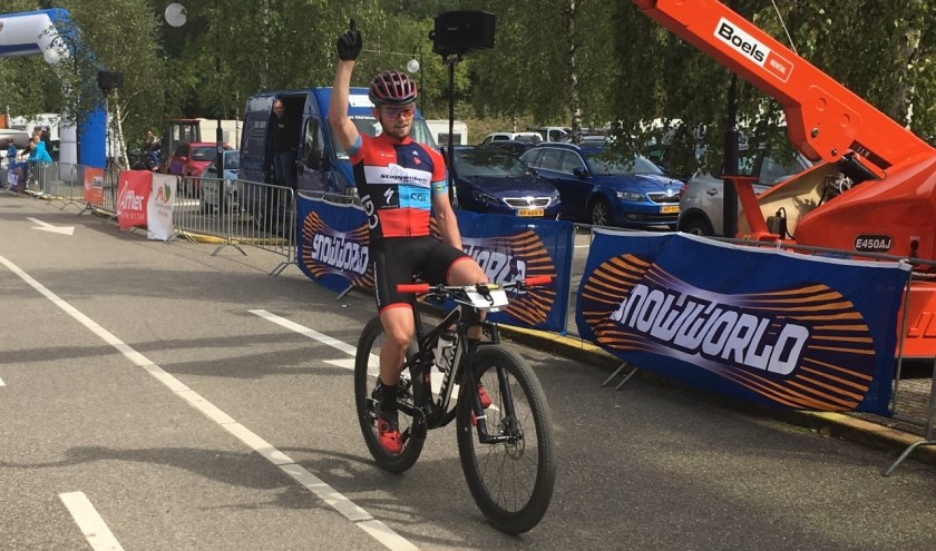 Marc Bouwmeester won vorig jaar voor de 3-Nations Cup in Zoetermeer. De mountainbiker staat zaterdag aan de start op het NK E-Mountainbike. Foto: Dan Rolandus