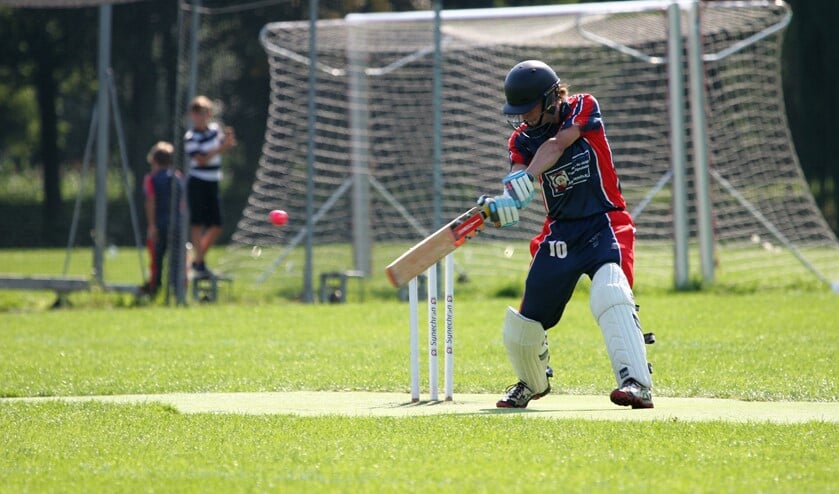 Met 44 not out stond Floris de Lange aan de basis van het kampioenschap van VCC 2 (foto: Catch of the Day BV).