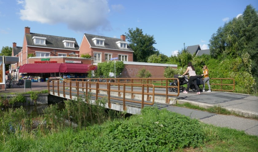 De huidige situatie bij de brug (en loopbrug) nabij de Dorpsstraat. Foto: Jan van Es