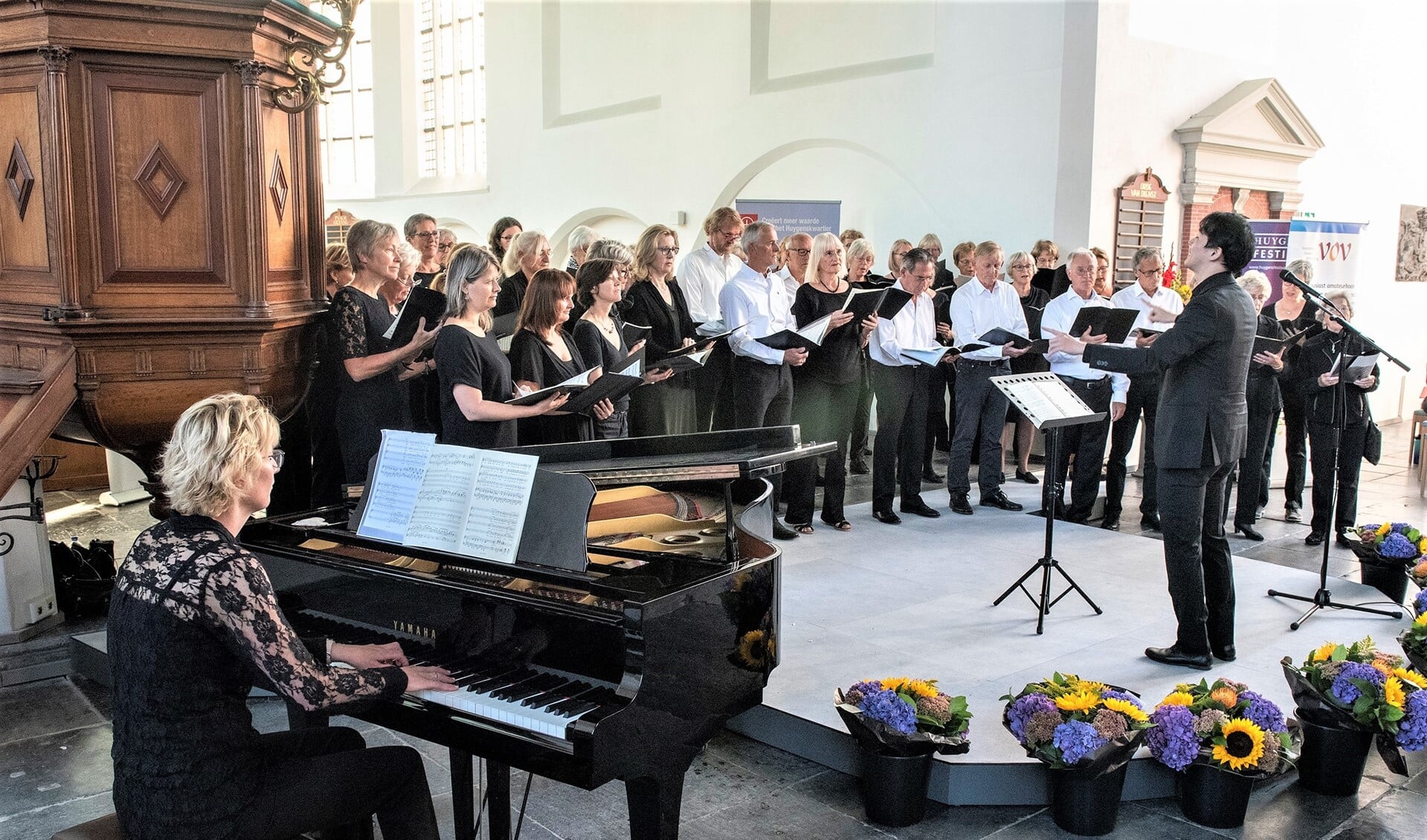 De Voorburgse Oratorium Vereniging (VOV) was een van de koren die optraden in de Oude Kerk aan de Herenstraat in Voorburg (foto:  Michel Groen).