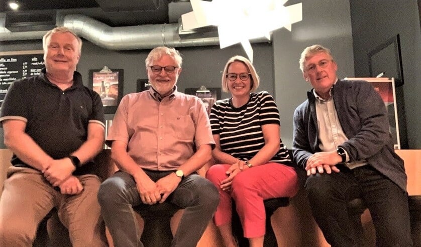 De initiatiefnemers, van links naar rechts: Rogier Helwig (Theater Ludens), Harm Smit (Bibliotheek aan de Vliet), Annet Weijermars (Huygens Muziekfestival) en Peter van der Ploeg (Huygens' Hofwijck & Museum Swaensteyn).