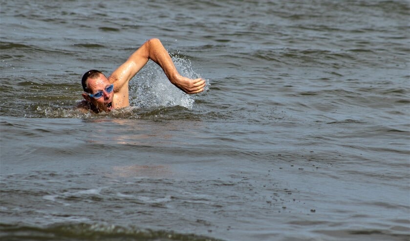 Corne Kempen uit Voorburg doet zaterdag 14 september mee aan Swim to fight cancer Den Haag (foto pr).
