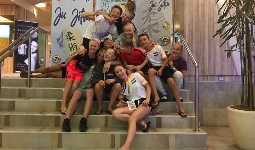 Het succesvolle Jiu-Jitsu Team van Yotosama. Maar liefst zeven medailles werden behaald. Foto: pr