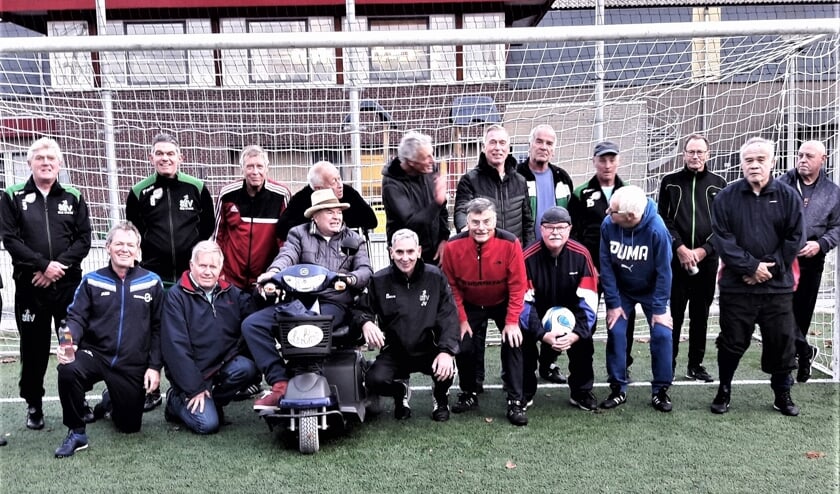 Wandelvoetbal bij SEV; binnenkort voorafgegaan door een buurtlunch (foto: pr SenW).
