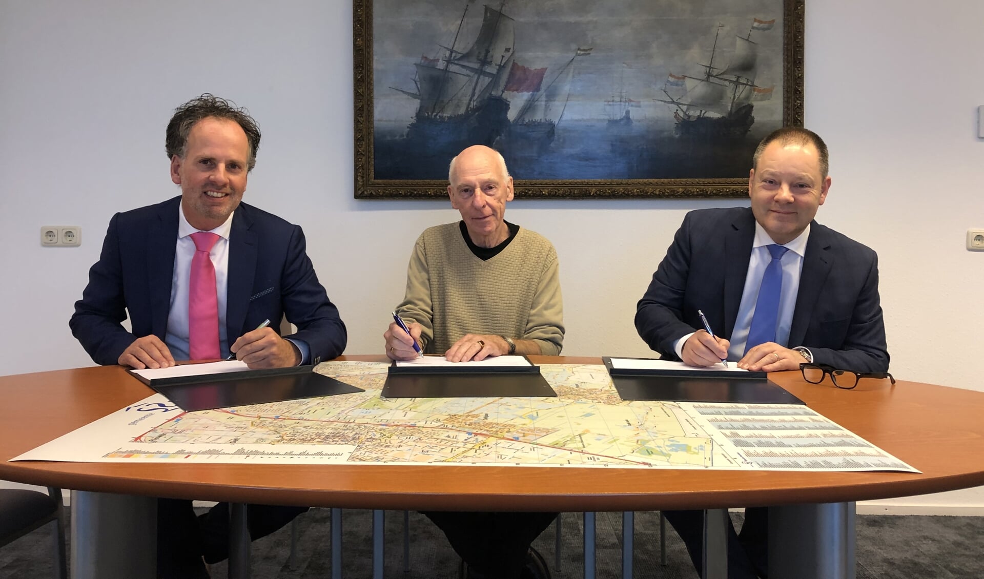 De ondertekening van de prestatieafspraken tussen de gemeente Pijnacker-Nootdorp, Rondom Wonen en Argos.