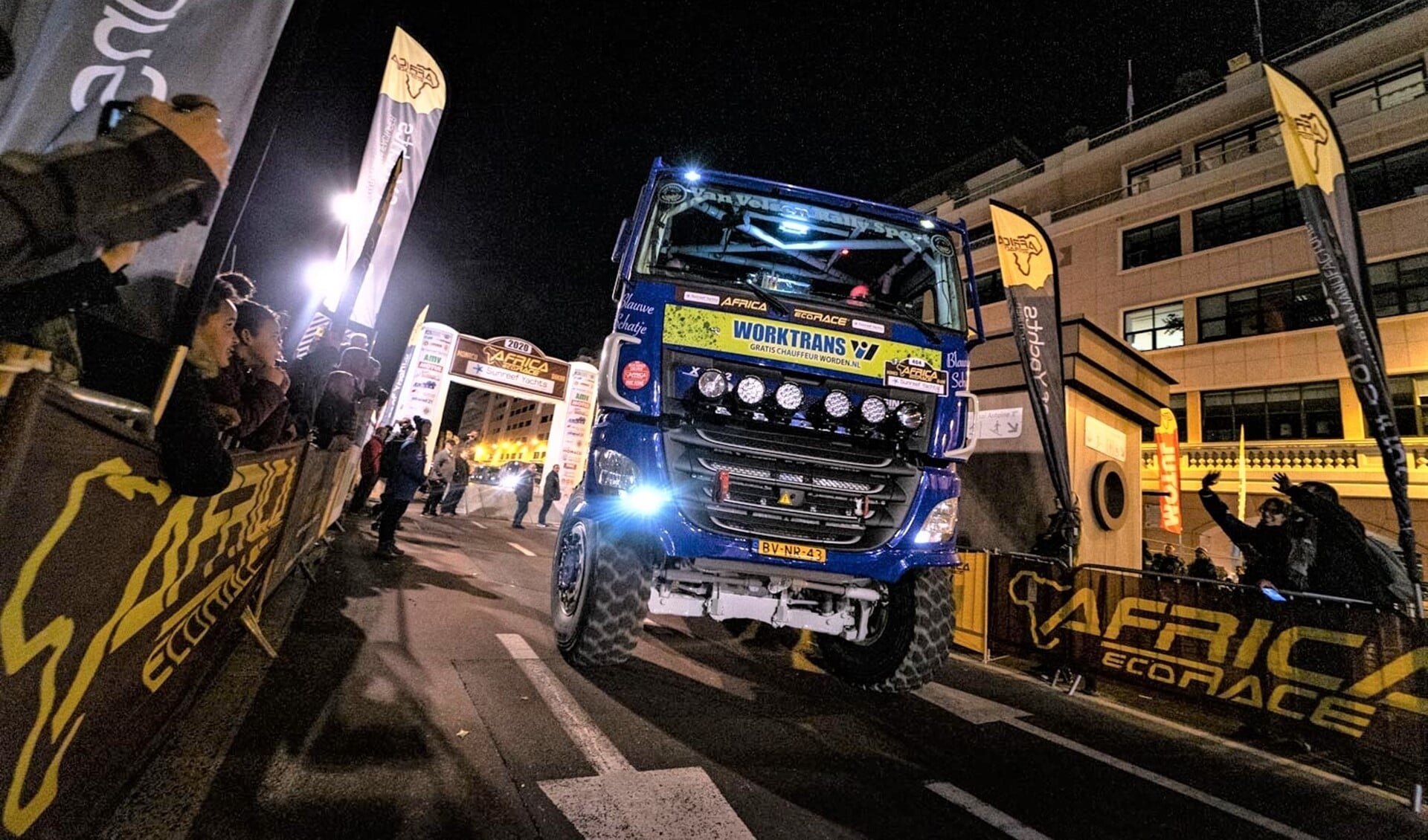 De rallytruck van Van Velsen Rallysport aan de (show)start van de Africa Eco Race in Monaco (foto: Tim Buitenhuis).