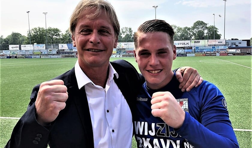 RKAVV-teammanager Rob van Pruijssen (hier met zoon Petter van Pruijssen) gaat op zoek naar nieuwe assistent-trainer.