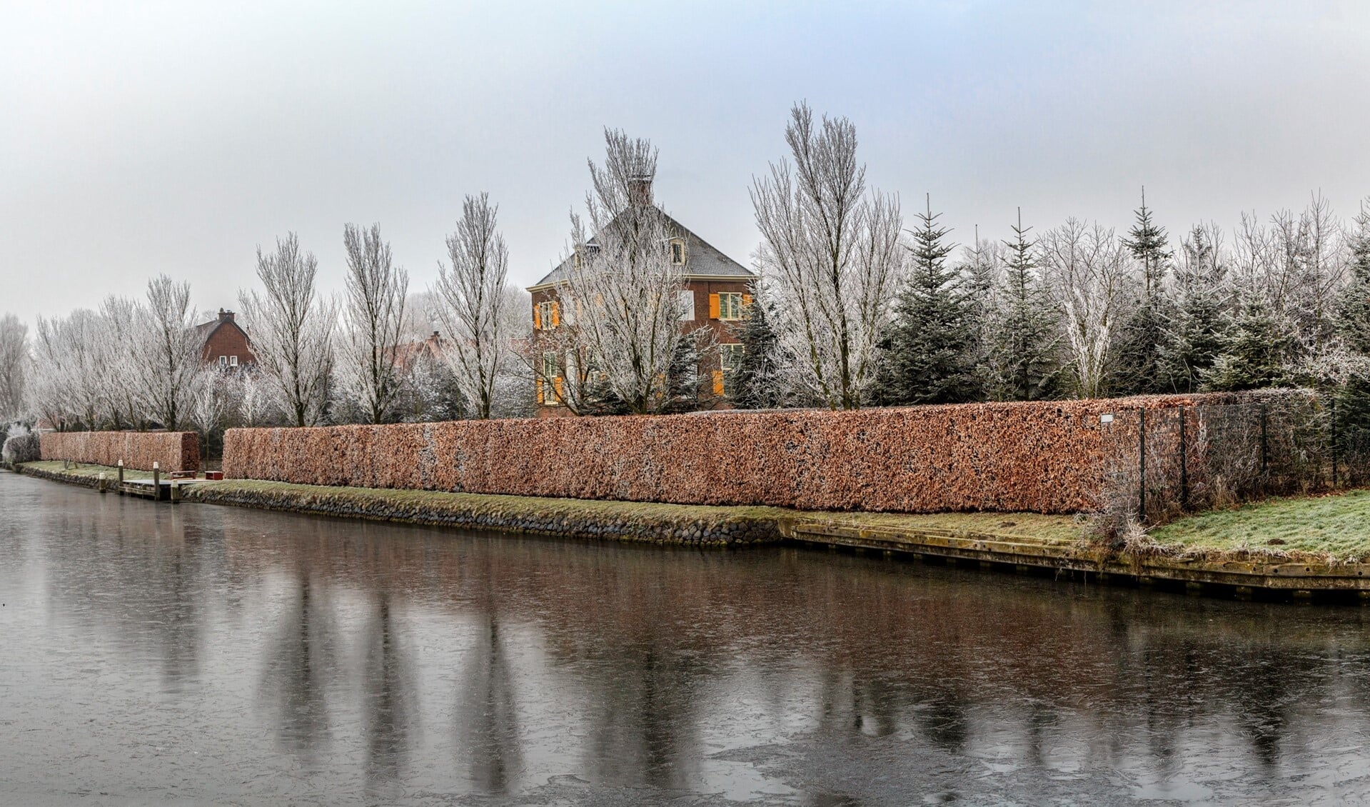 Winterochtend aan de Vliet bij Huygens’ Hofwijck (foto: Charles Groeneveld).
