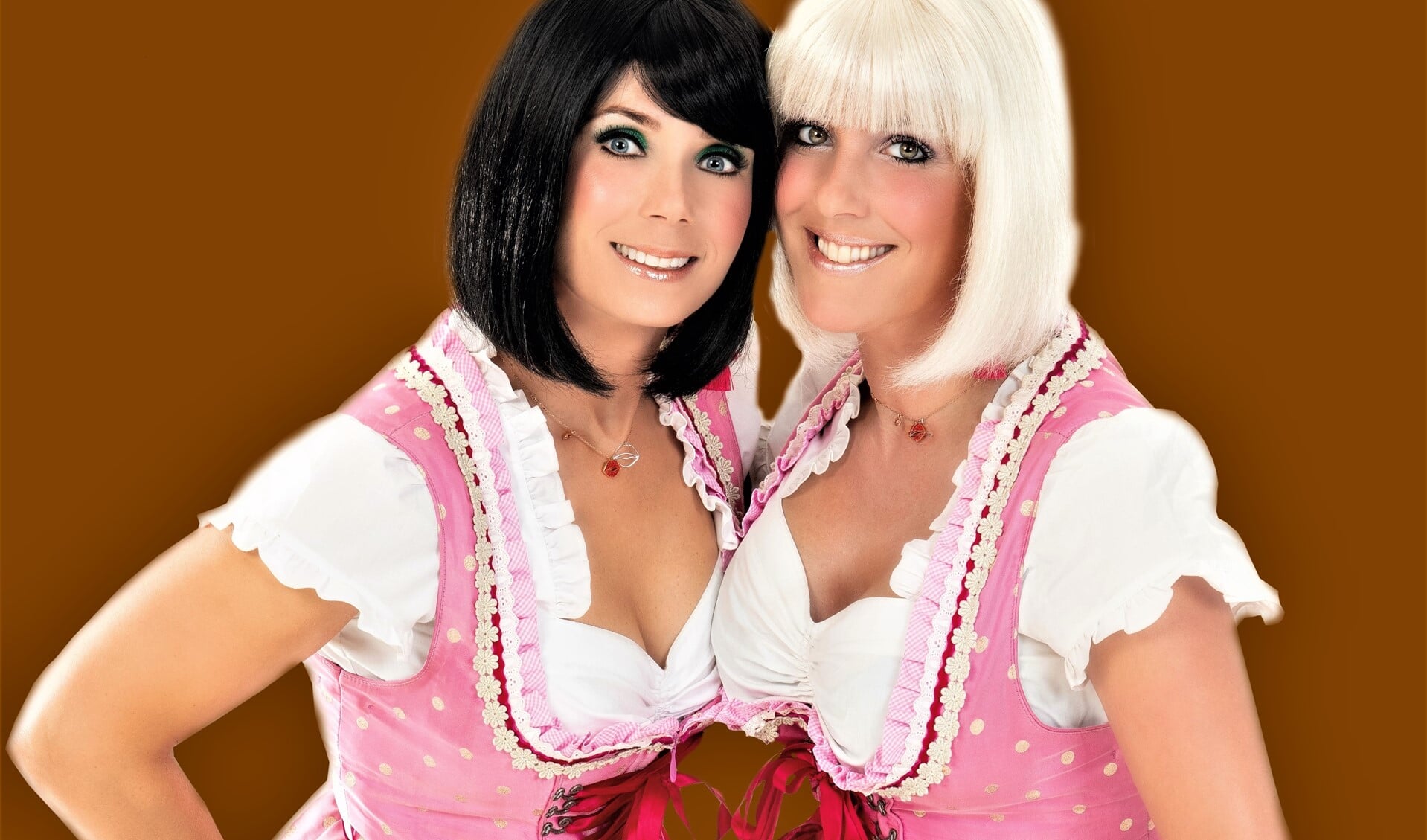 De Alpenzusjes Chantal van Geelen en Kirsten Stroek, bekend van allerlei schlagerfeesten, komen naar de Damzwabbers (foto: pr).