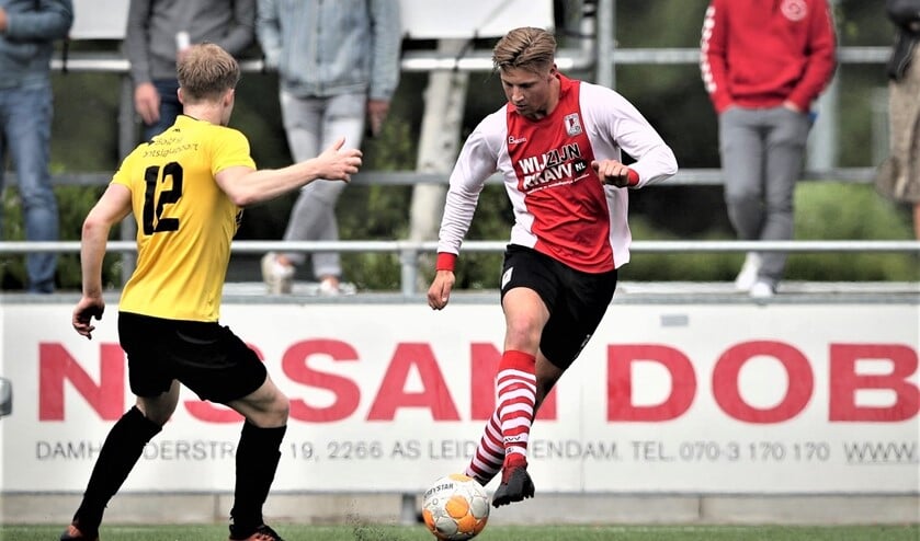 Jeremy van Lochem (RKAVV) ontpopt zich als centrumspits en scoorde 0-3 (archieffoto: Hans v.d. Valk).