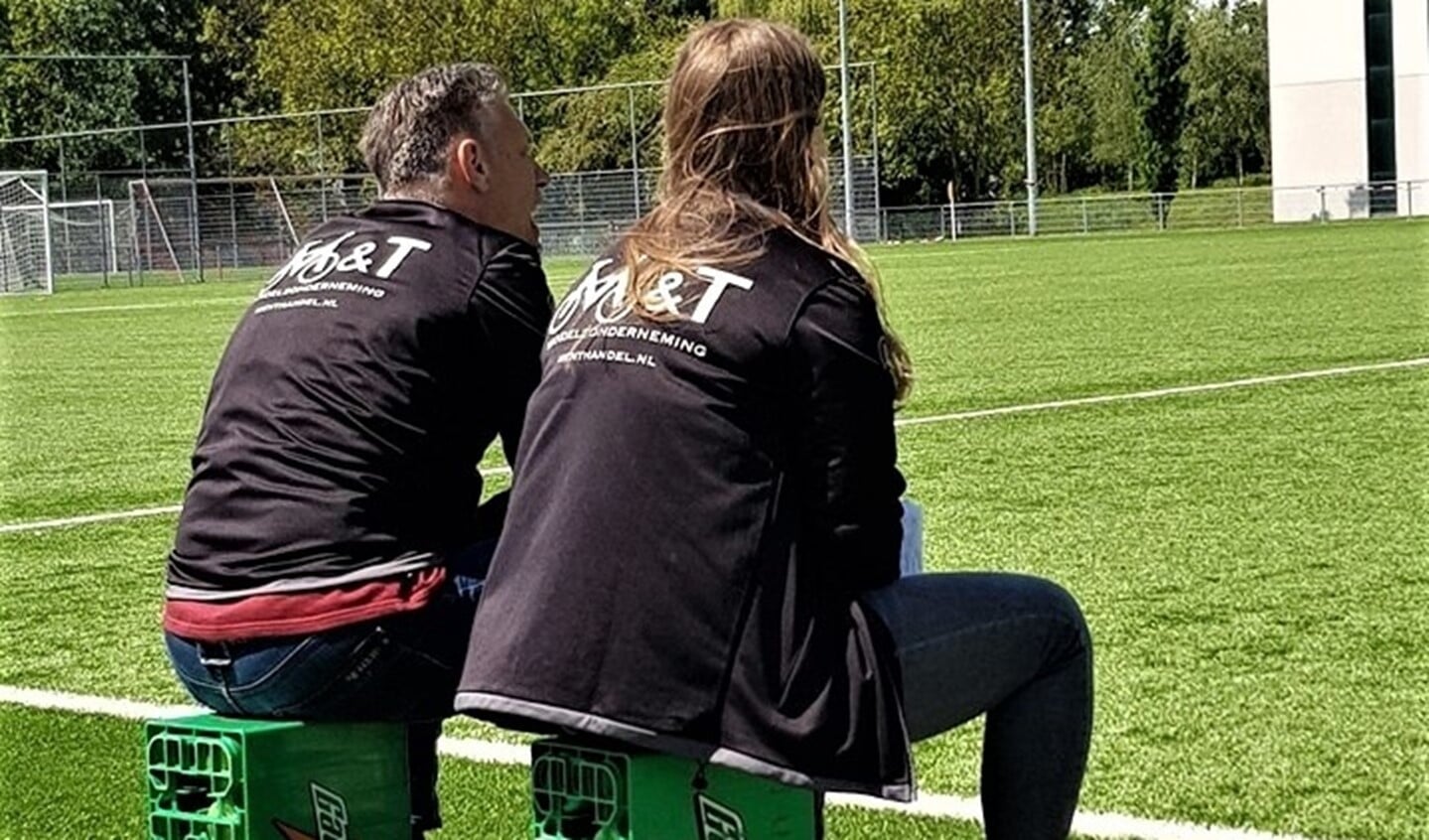 RKAVV Vrouwen trainer Nikita van de Wijngaard had vorig seizoen nog steun van Martin van der Lans; nu moet ze alles alleen doen.
