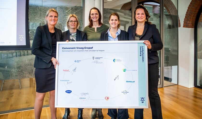 Donderdag 16 januari ondertekenden de gemeente en betrokken partners een convenant voor de samenwerking in de proef van een jaar (Foto: Paul Voorham).