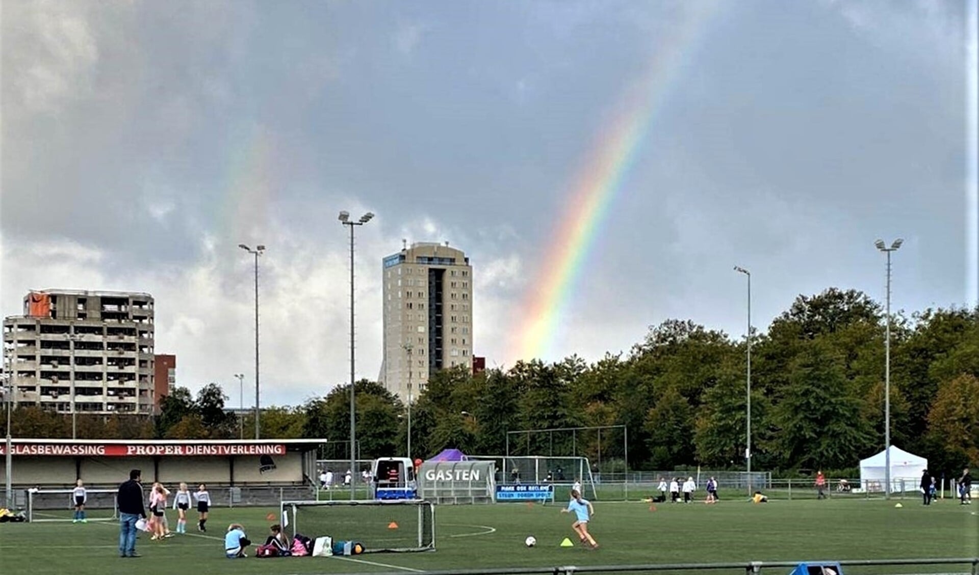 Het vier tegen vier voetbaltoernooi op Sportpark 't Loo was, ook zonder publiek, toch weer een groot succes (foto: pr SenW).