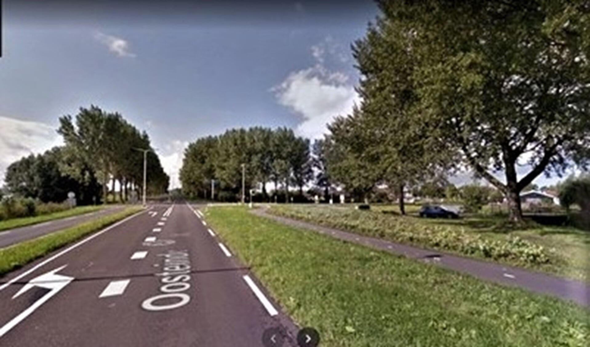 De N206 (ter plekke Oosteinde geheten) in Stompwijk waar een aansluiting op de Veenpoldersweg moet komen (foto: Google Streetview).
