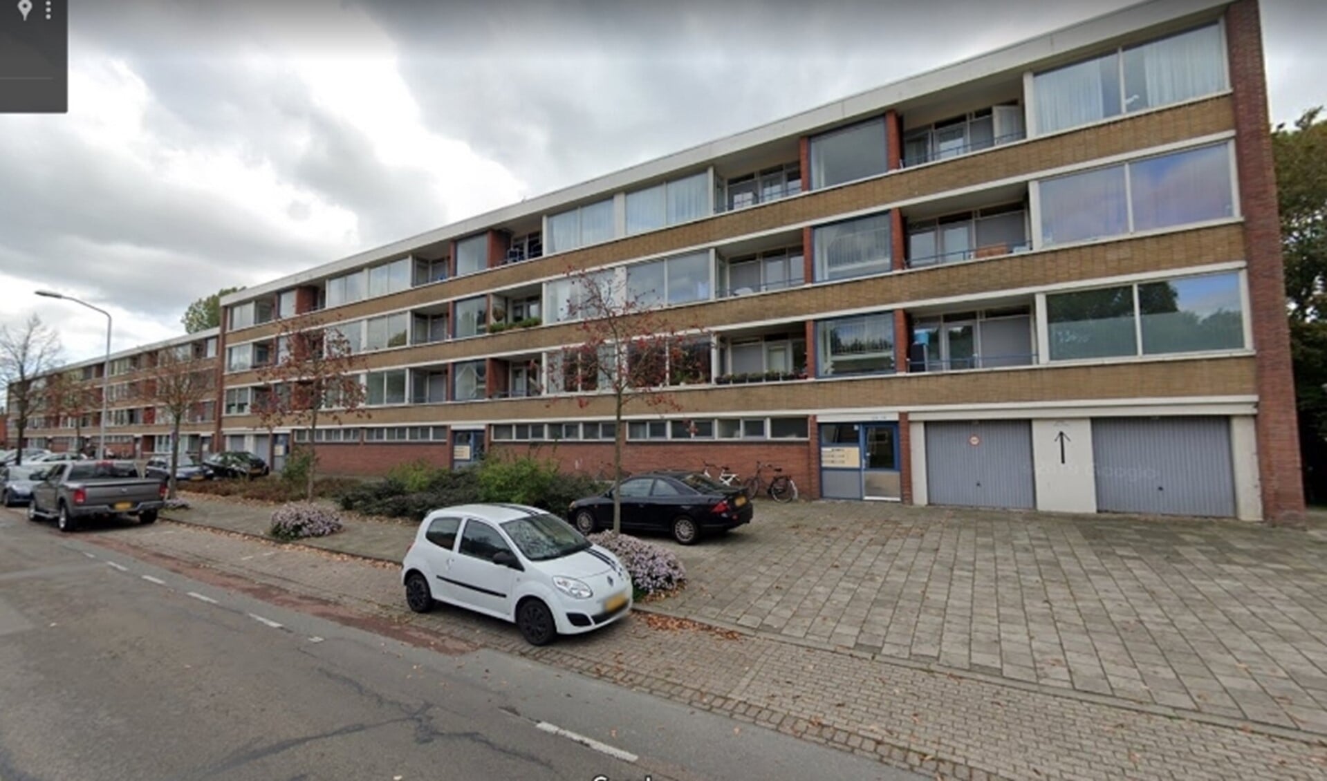 Een aantal oude woningen van WoonInvest aan de Venestraat en Nieuwstraat in Leidschendam zal worden gesloopt (foto: Google Streetview).
