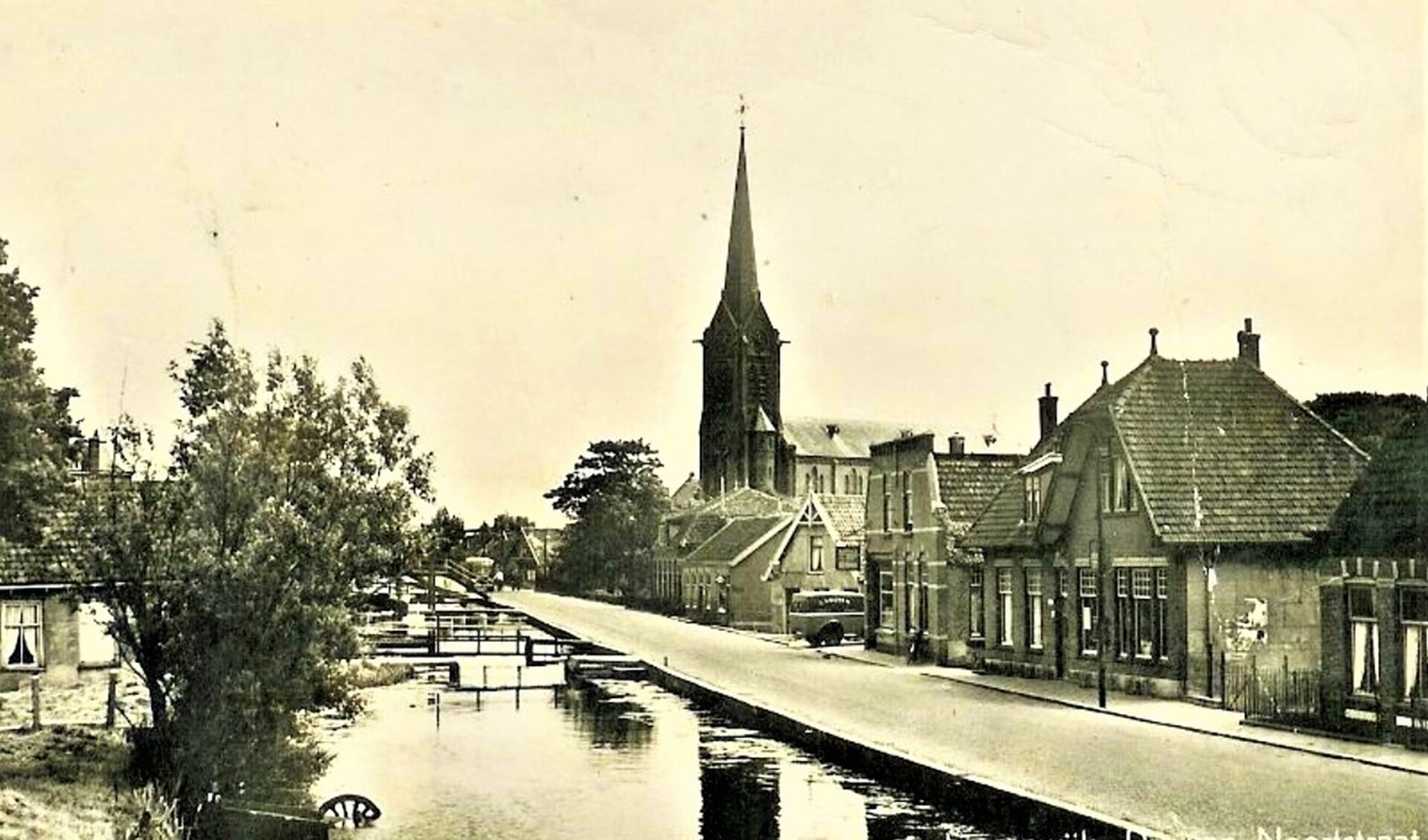 De naamdag van de St. Laurentiuskerk werd gevierd als zondag, dus iedereen vrij en volop naar de kerk. 