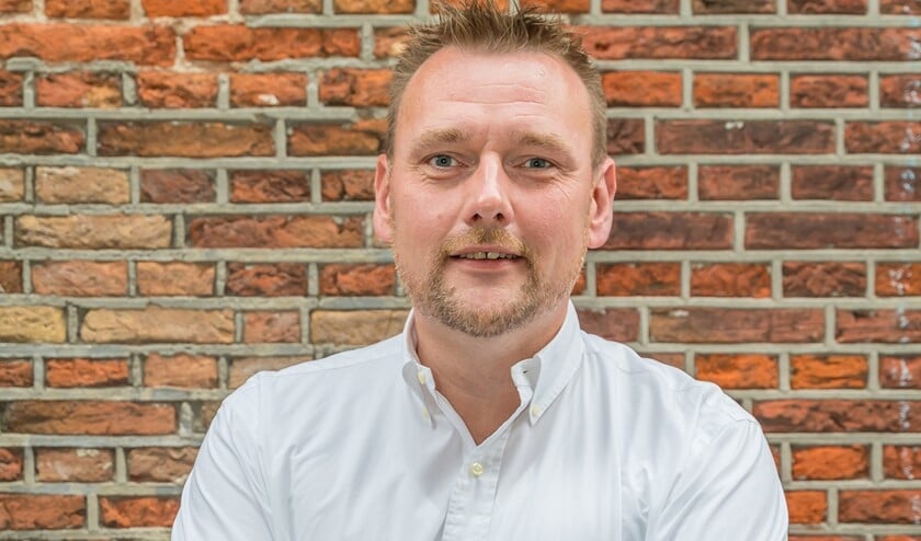 <p>Max van der Zijden van bakkerij Klink, waar al 225 jaar brood en banket gebakken wordt (foto: Harry Scholtes Fotografie).</p>