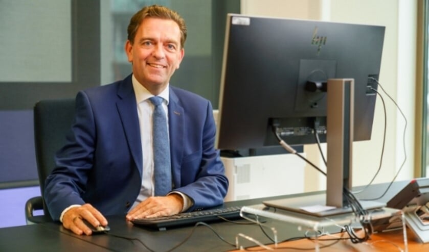 Burgemeester Bezuijen maakt zich op voor een spannende jaarwisseling. Foto: Fotoflex