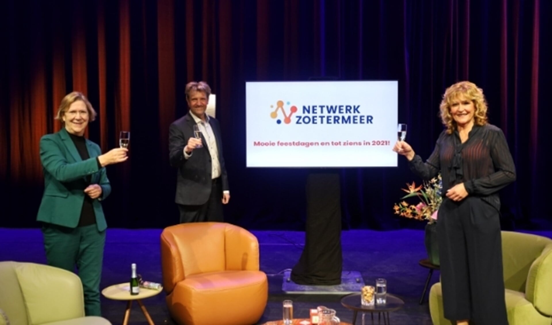 Anke van As, Ruud Steggerda en Benita van Wegen proosten op nieuw netwerk.