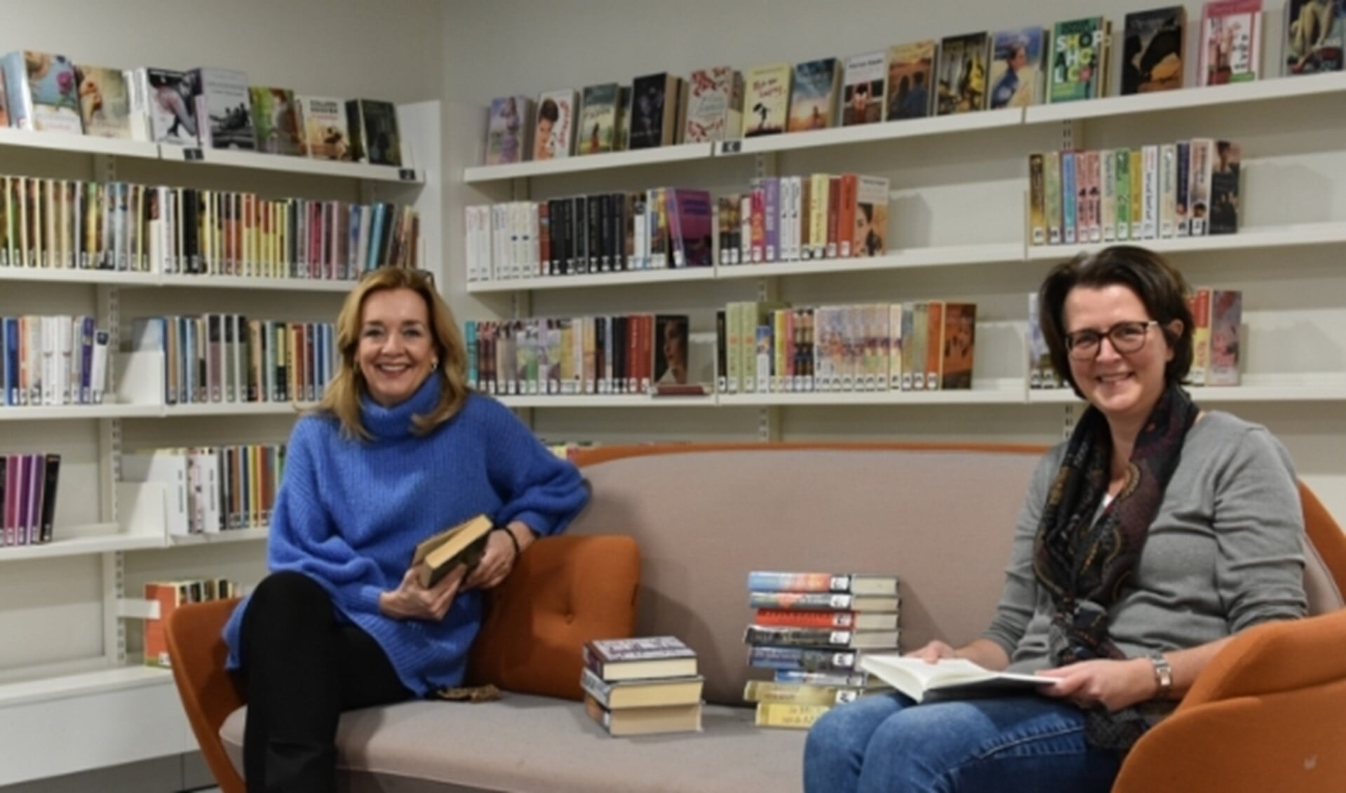 Monica en Heleen: "Lezen is vooral een heerlijke manier om te ontspannen.” Foto: RM 