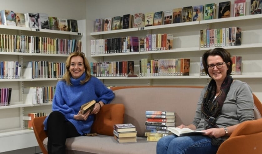 <p>Monica en Heleen: "Lezen is vooral een heerlijke manier om te ontspannen.” Foto: RM </p>