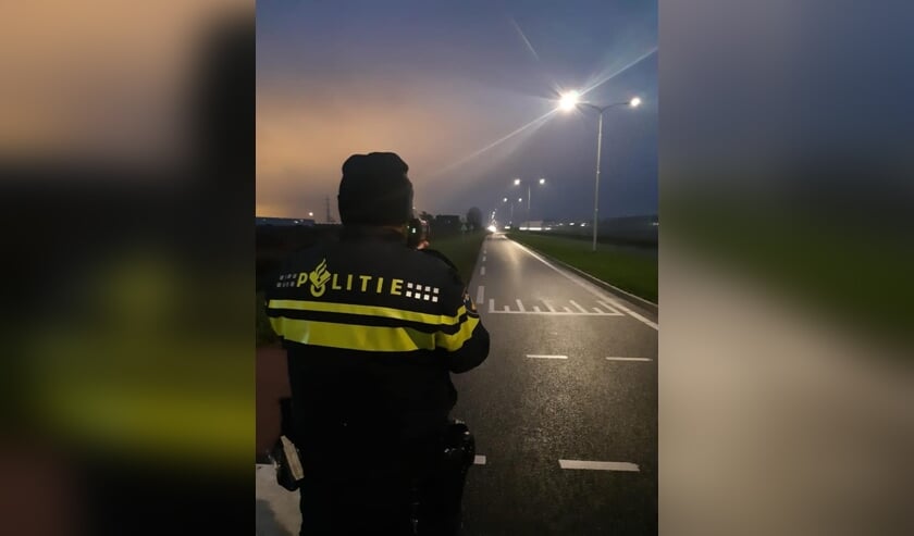<p>De politie stond vanochtend al vroeg met een lasergun te controleren. (Foto: politie Pijnacker-Nootdorp) </p>