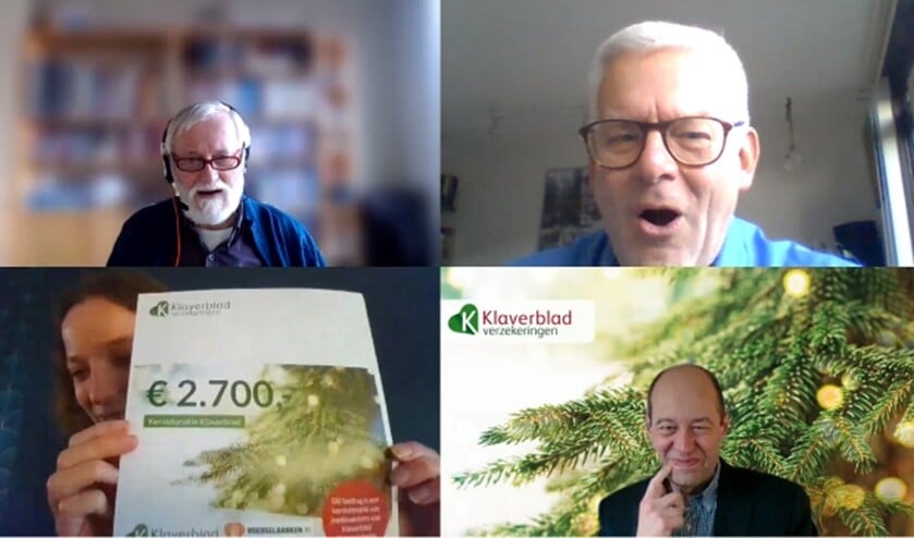 Mireille en Jaap overhandigen de cheque namens Klaverblad aan Ronald Spaan en Joost de Jager van Voedselbank Zoetermeer