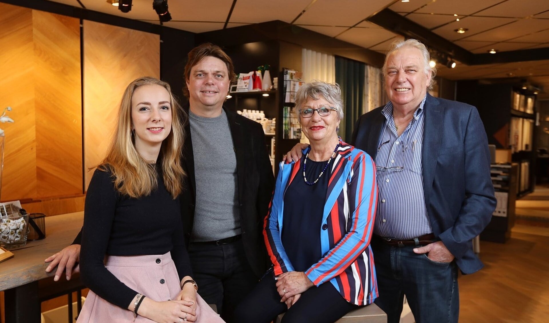 De familie Magedelijns in de zaak aan de Aert van der Goesstraat in Den Haag (tekst: Caroline van den Ende / foto: Dick Teske).