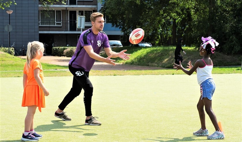 Sportief buitenspelen op de Krajicek playground in De Prinsenhof te Leidschendam (archieffoto Michel Groen).