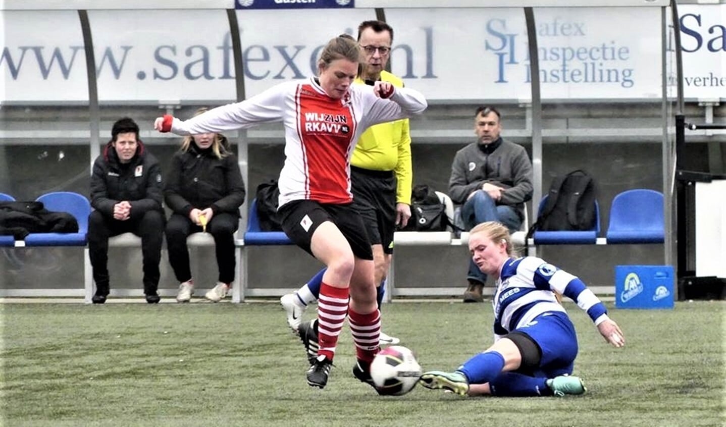 Lotte Barmentloo (RKAVV Vrouwen) scoorde zaterdag de 0-1 in Rotterdam (foto: Jack v.d. Hulst).