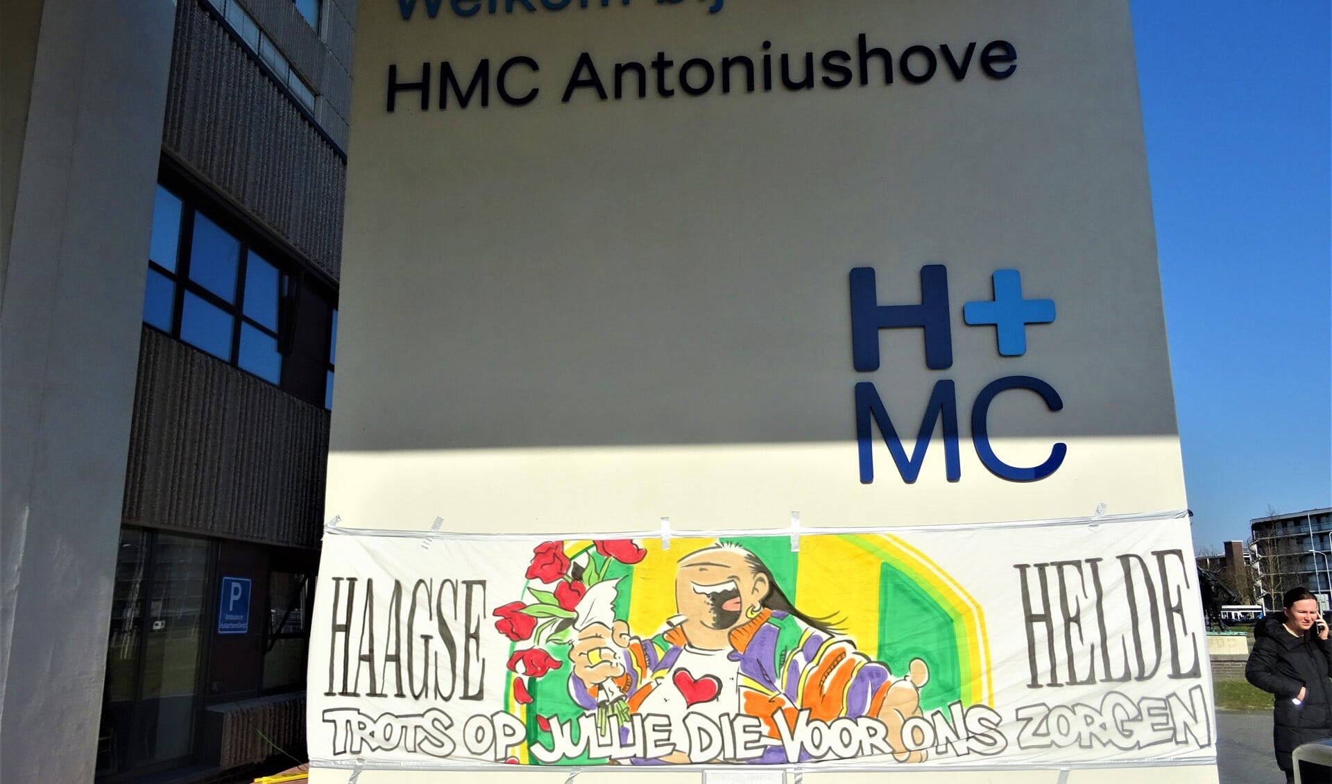 Spandoek van Haagse Harry bij ziekenhuis HMC Antoniuishove (foto: Ap de Heus).