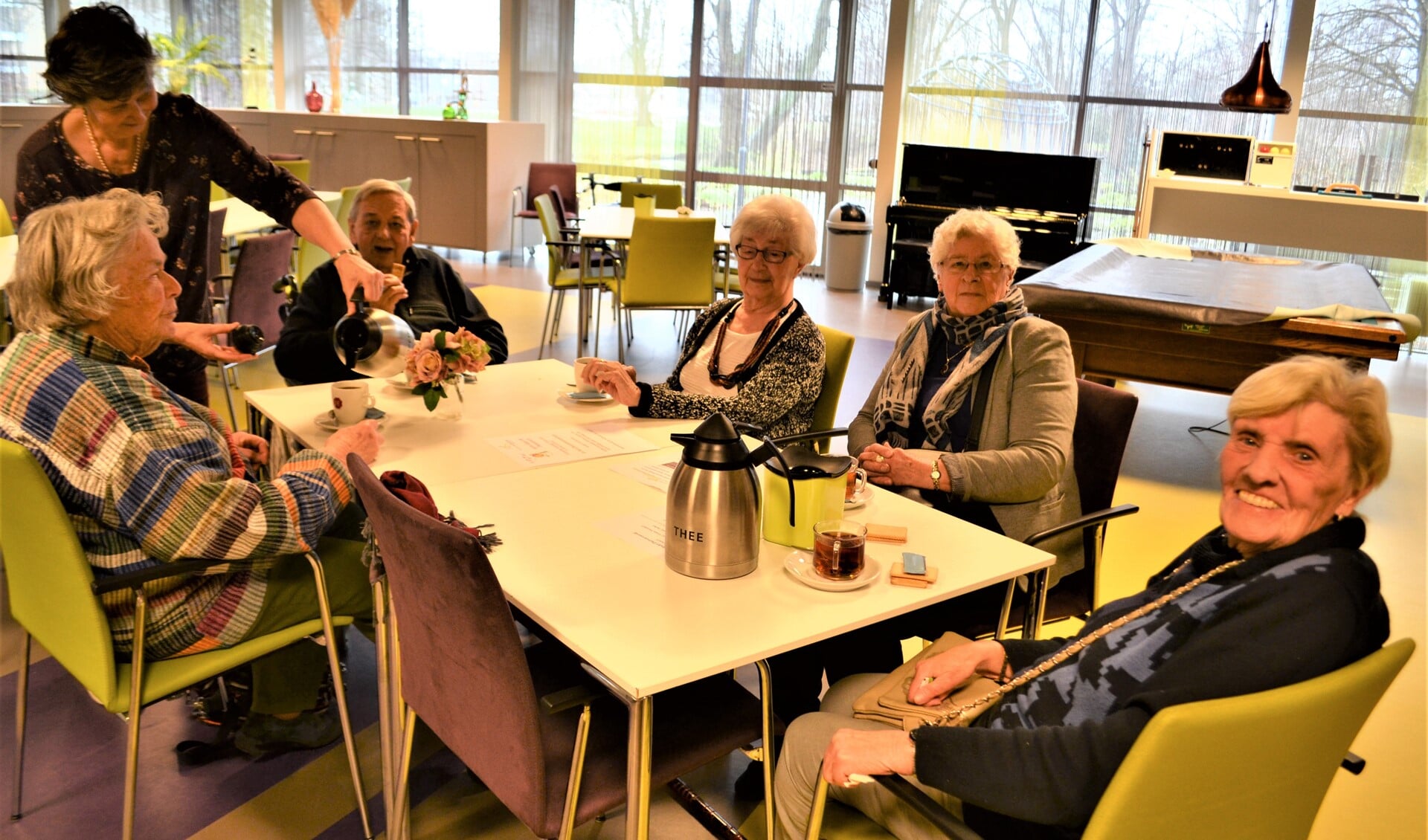 De ouderen kunnen op meerdere dagen in de week komen lunchen of dineren in ontmoetingscentrum Duivenvoorde (foto/tekst: Inge Koot).
