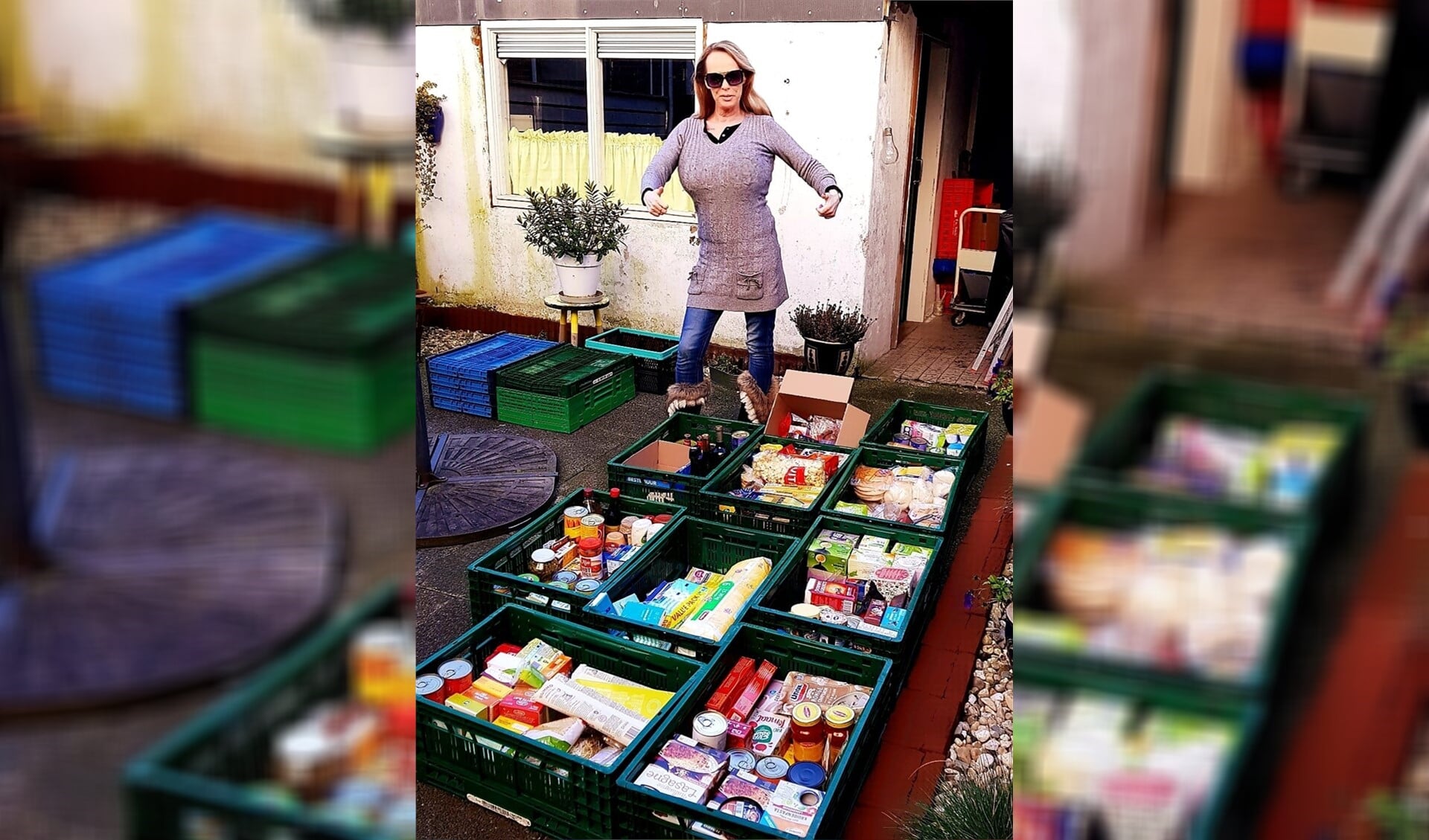 Een bijzonder initiatief van mevrouw Anja Koole-van de Graaf uit Leidschendam.
Zij vulde in een mum van tijd 10 kratten met donaties voor de Voedselbank.